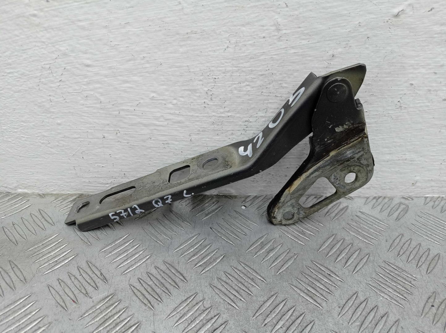 Петля капота левая