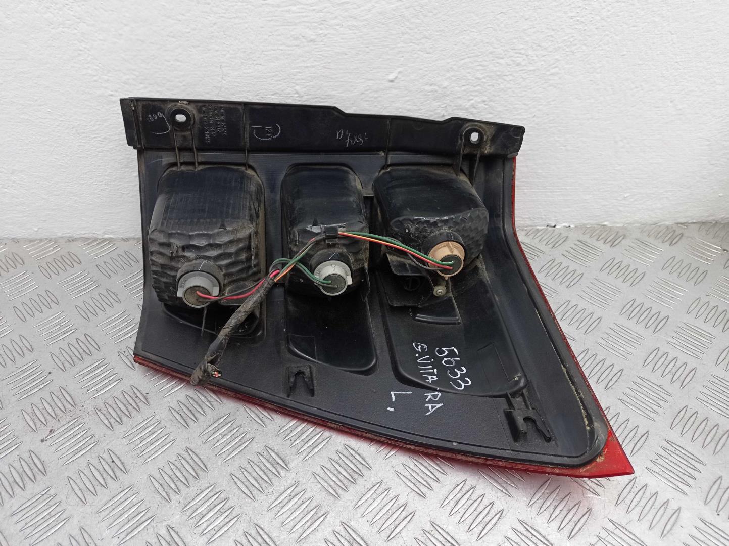 Фонарь задний наружный левый