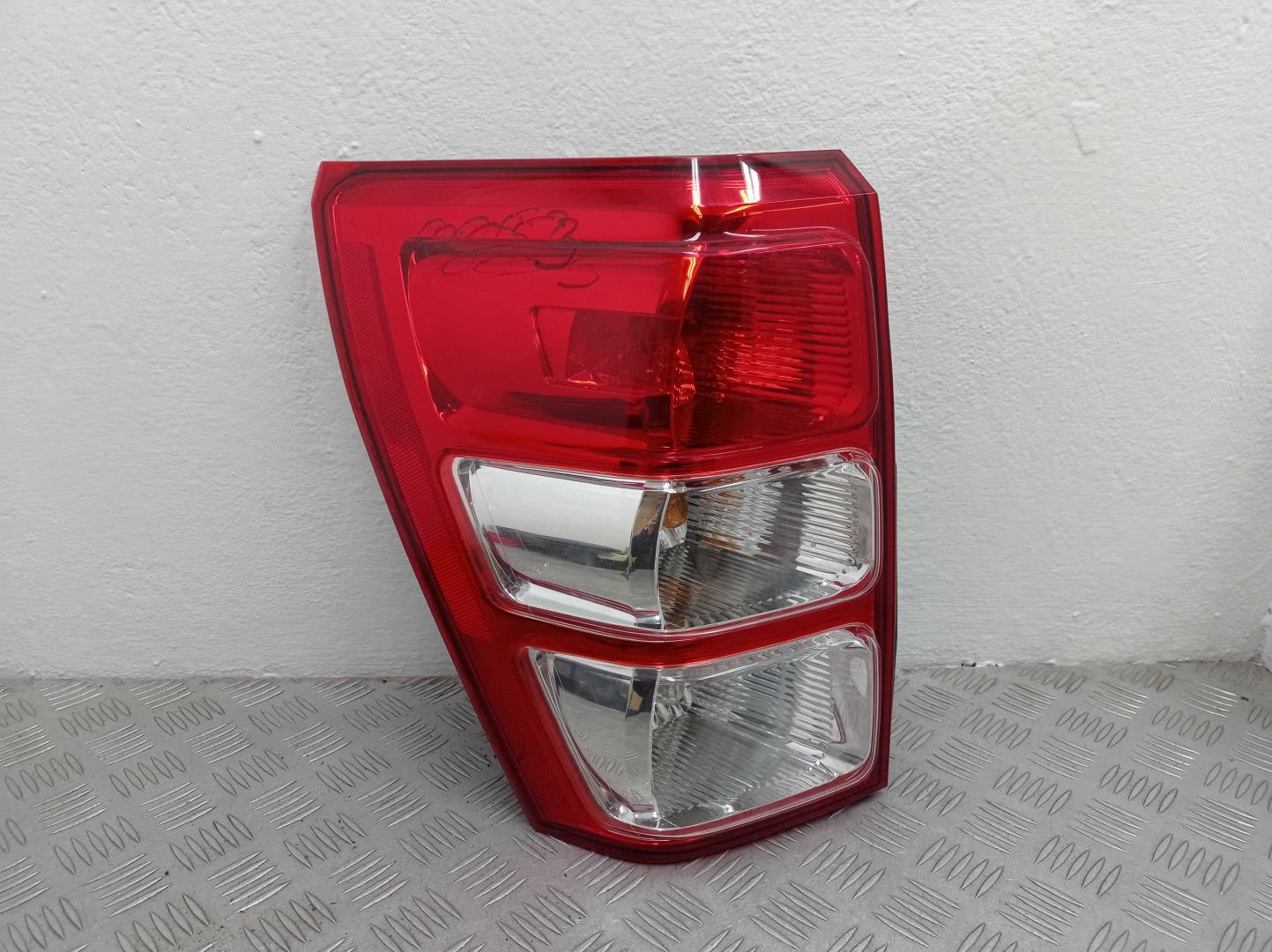 Фонарь задний наружный левый