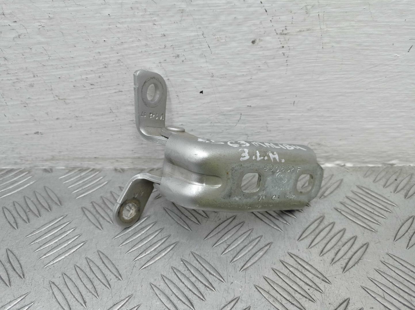 Петля двери