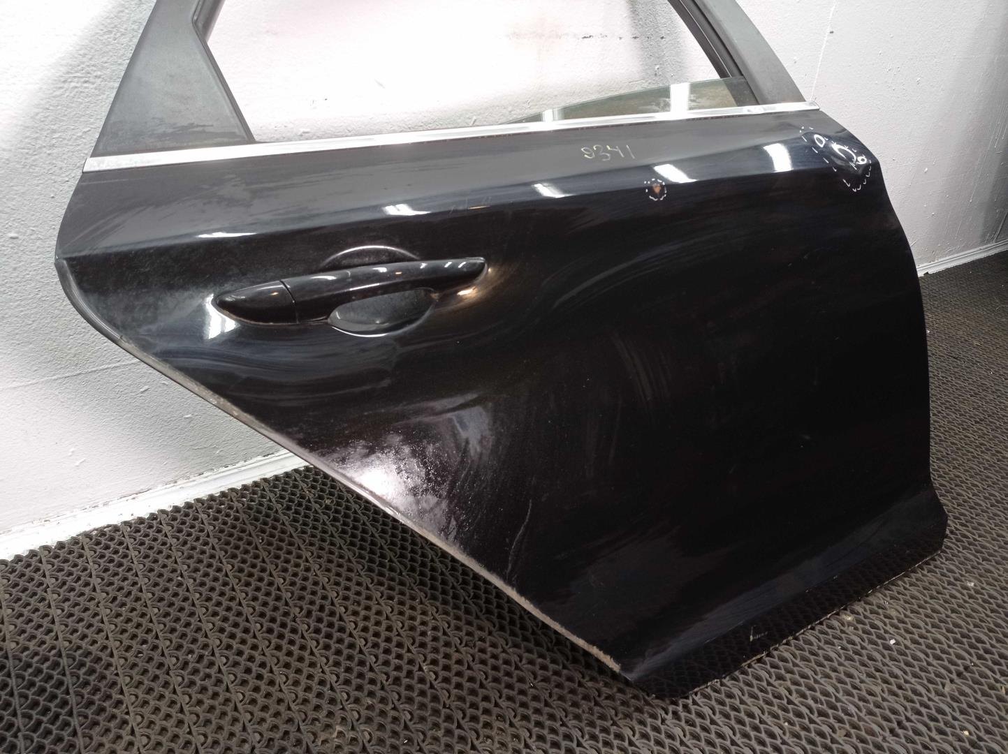 Петля двери