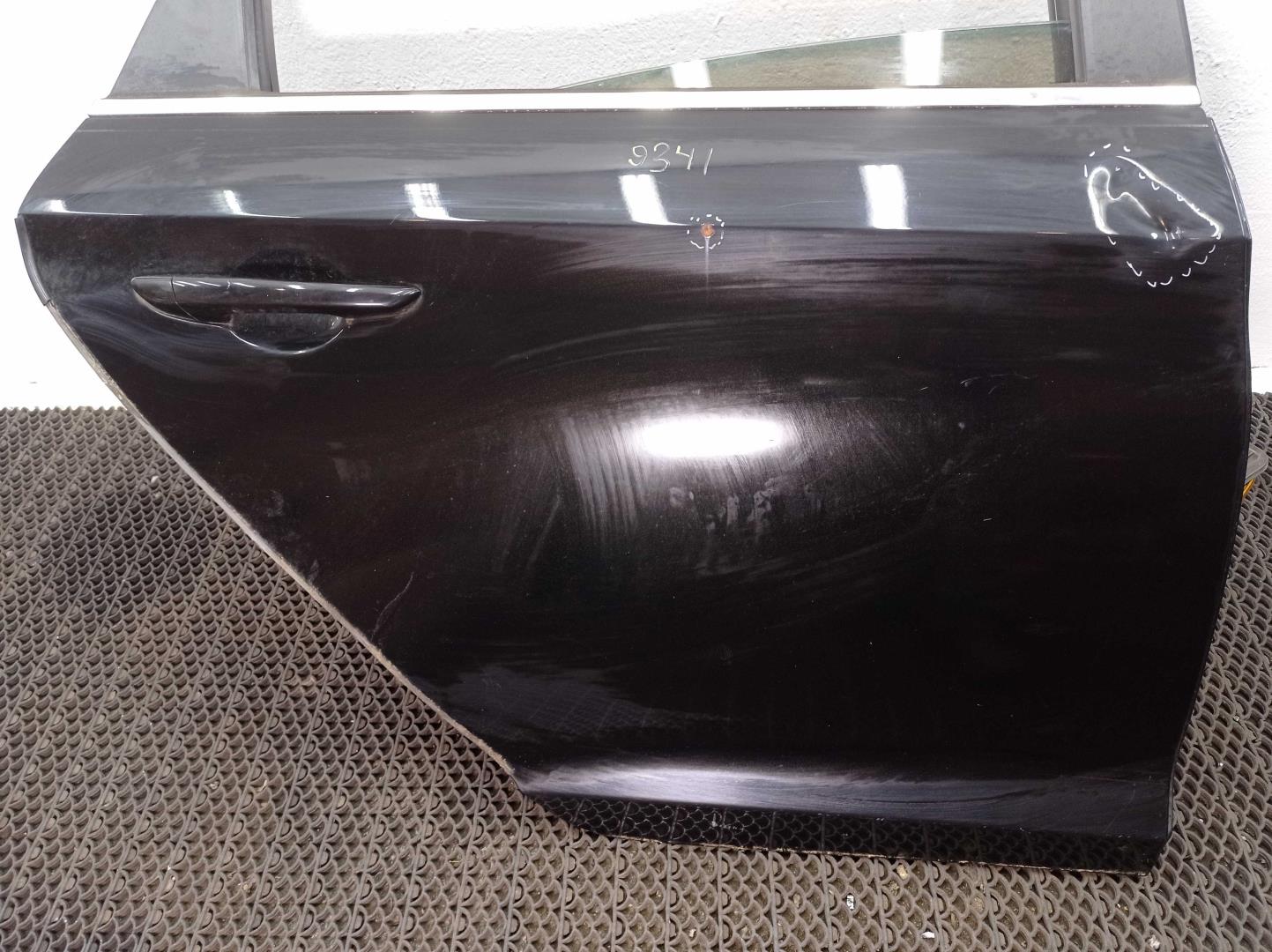 Петля двери