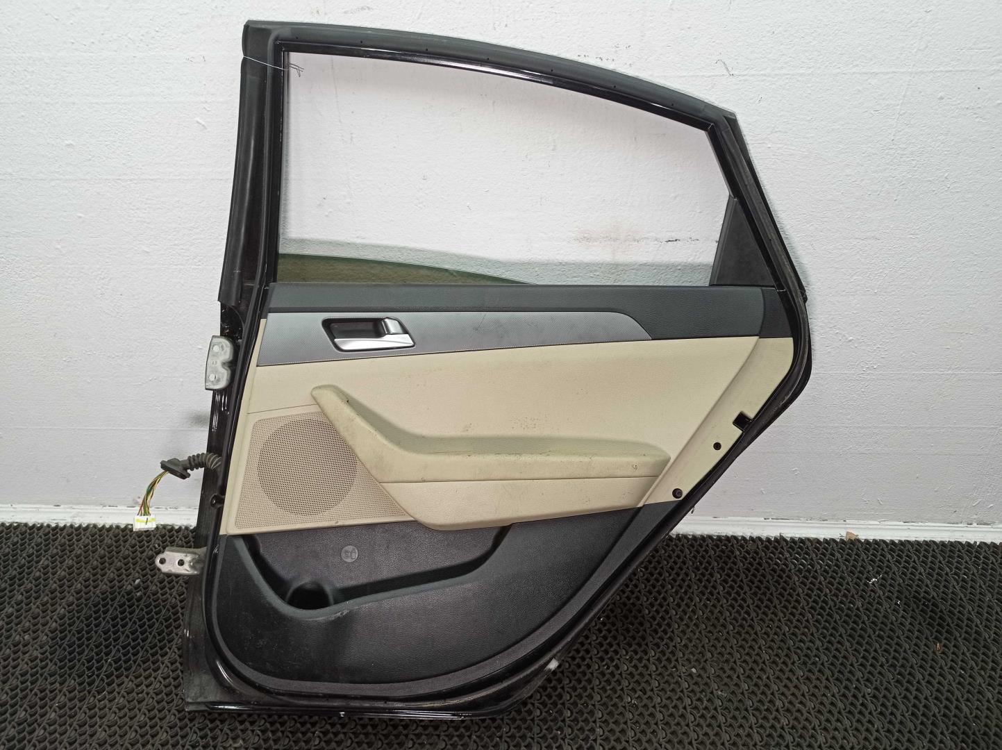 Петля двери