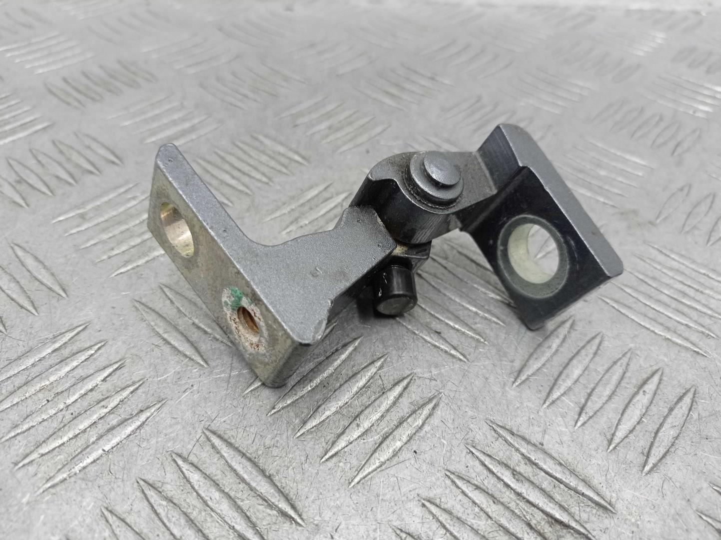 Петля двери