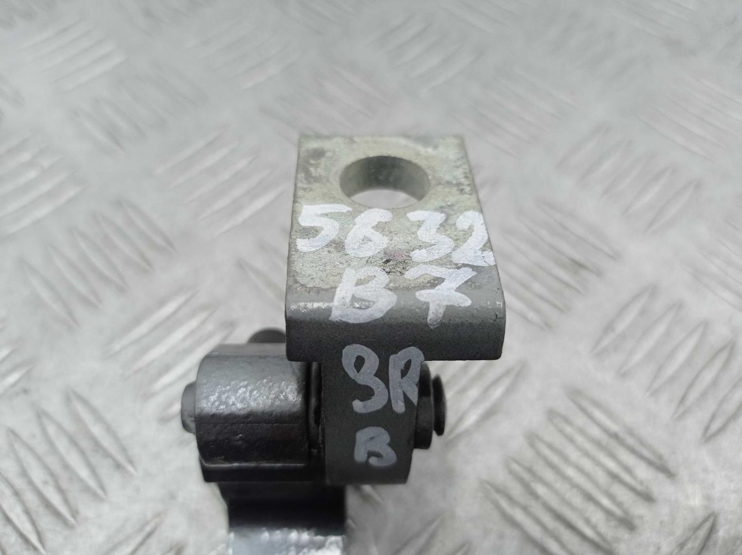 Петля двери