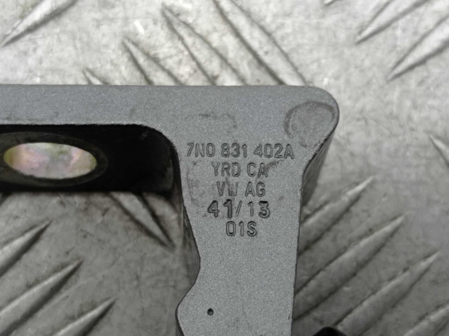 Петля двери