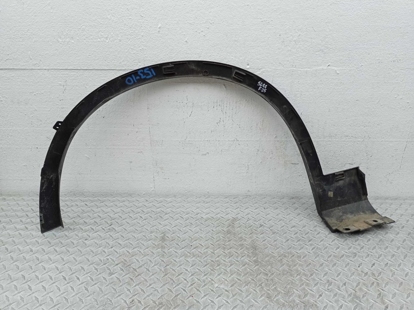 Накладка переднего крыла правого