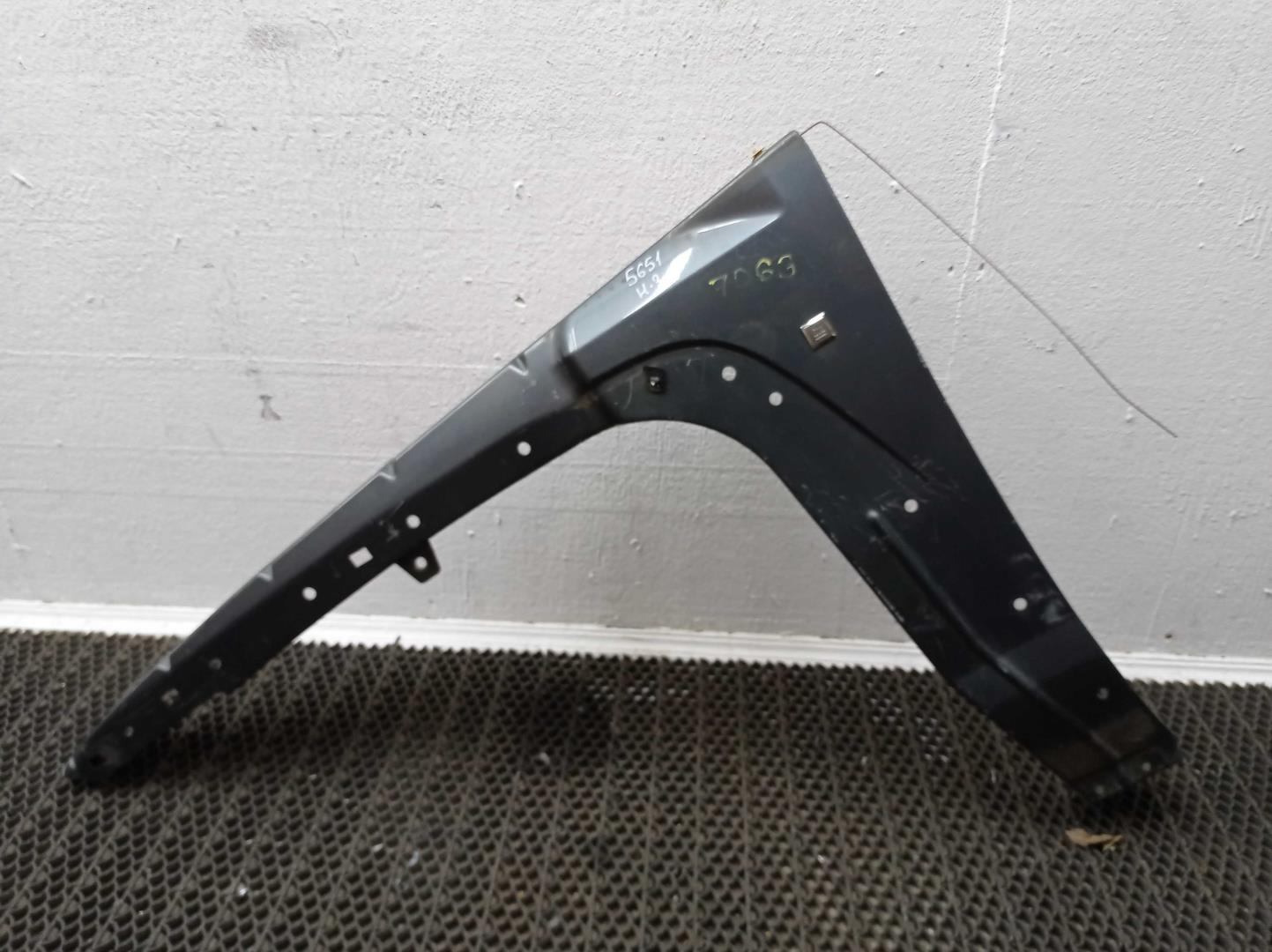 Крыло переднее левое