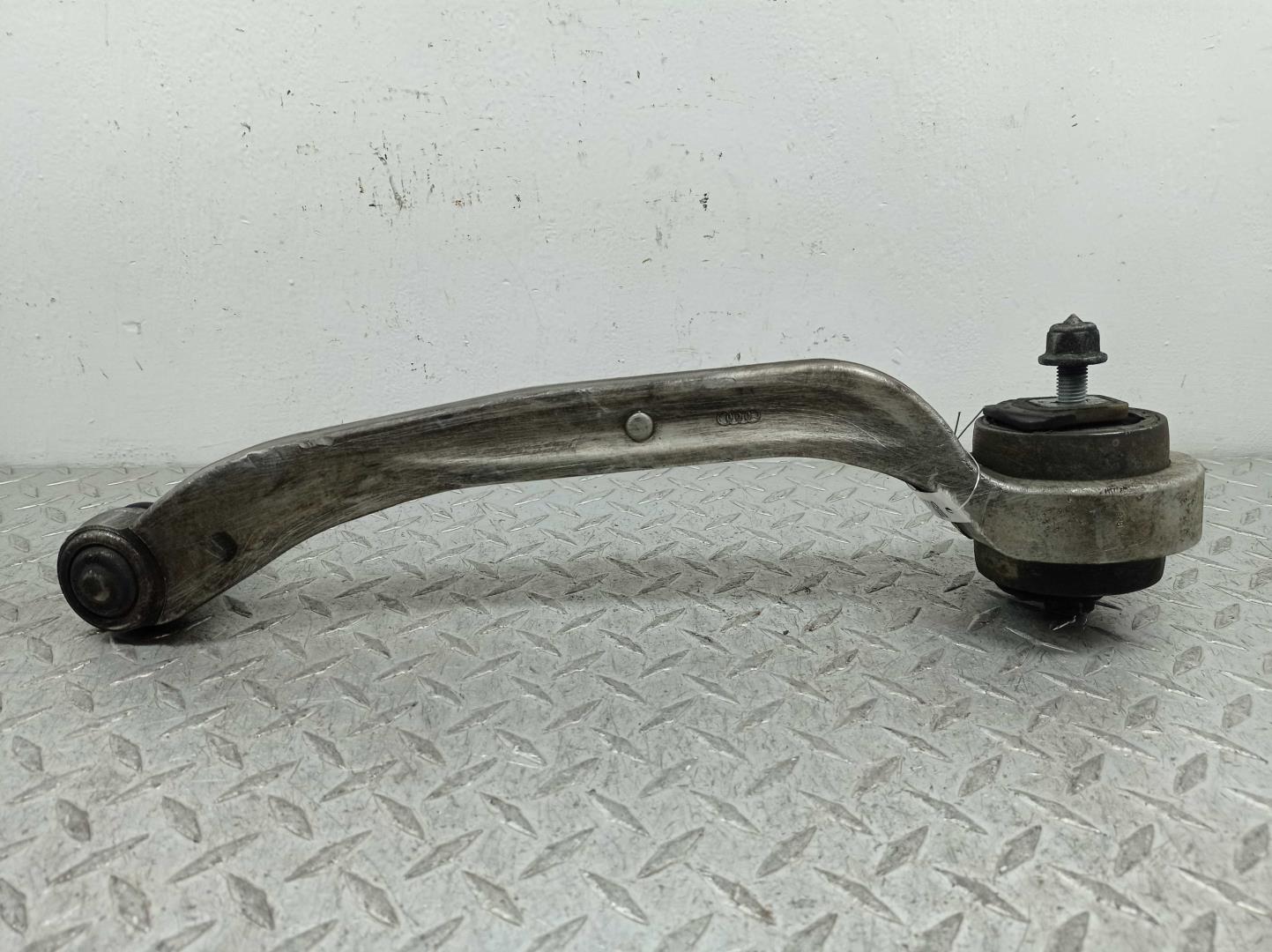 Рычаг передний нижний правый
