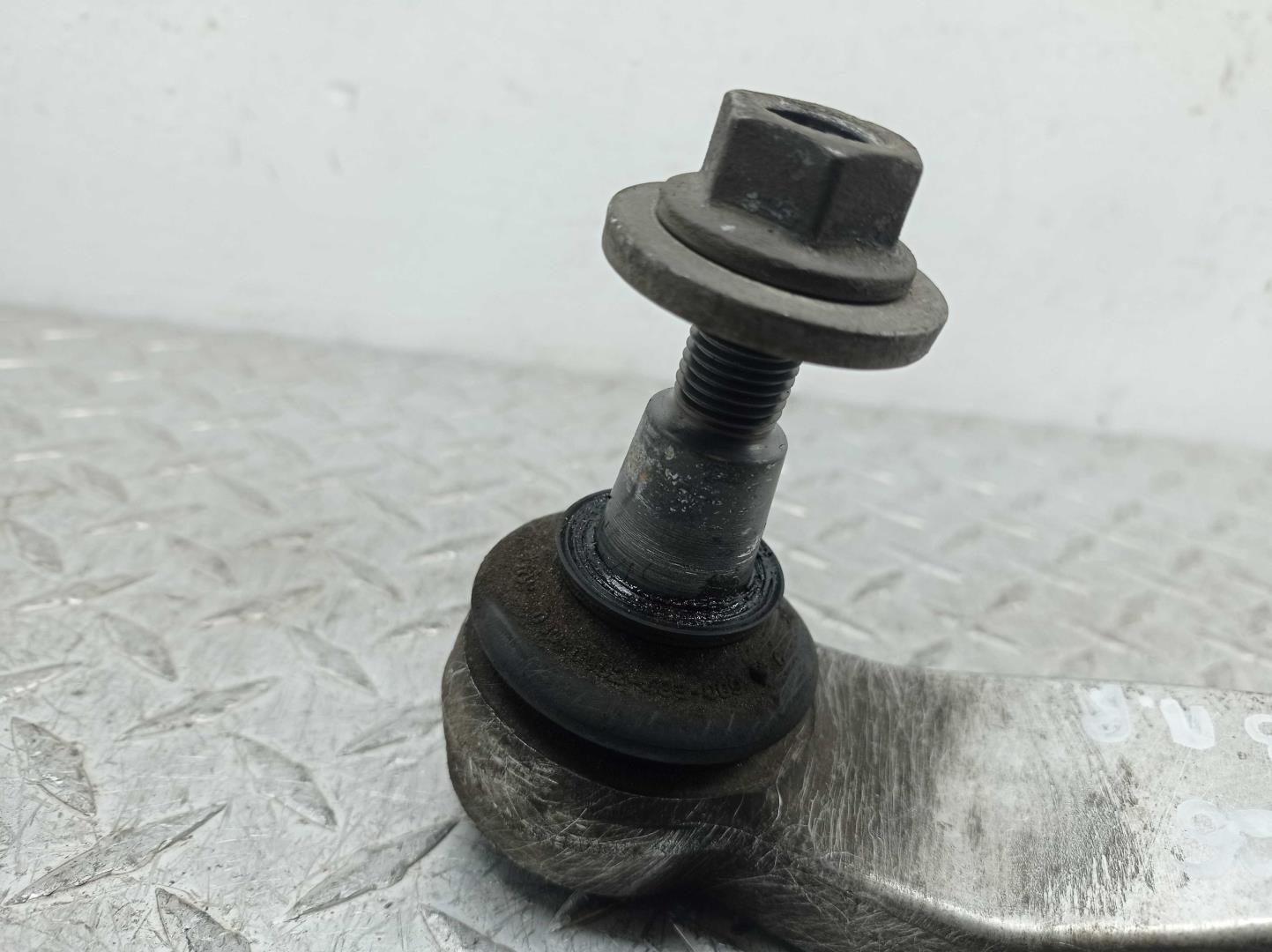 Рычаг передний нижний правый