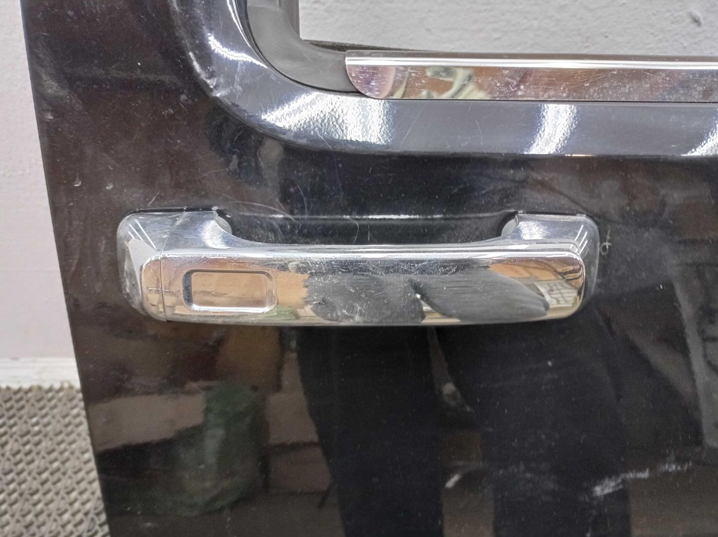 Петля двери передней