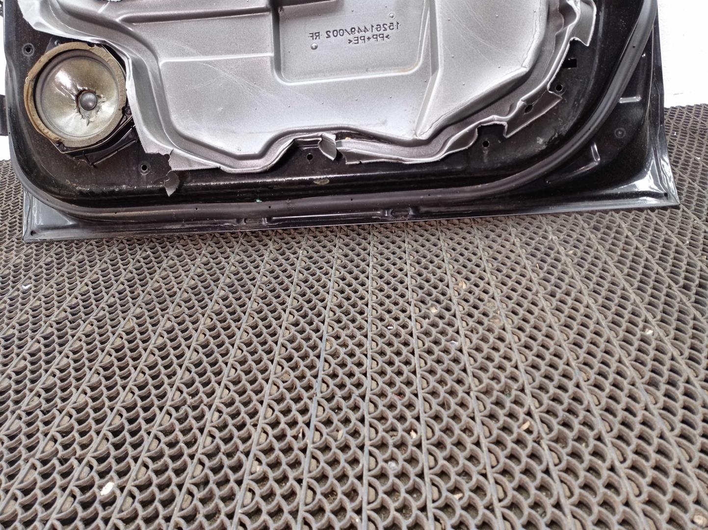 Петля двери передней