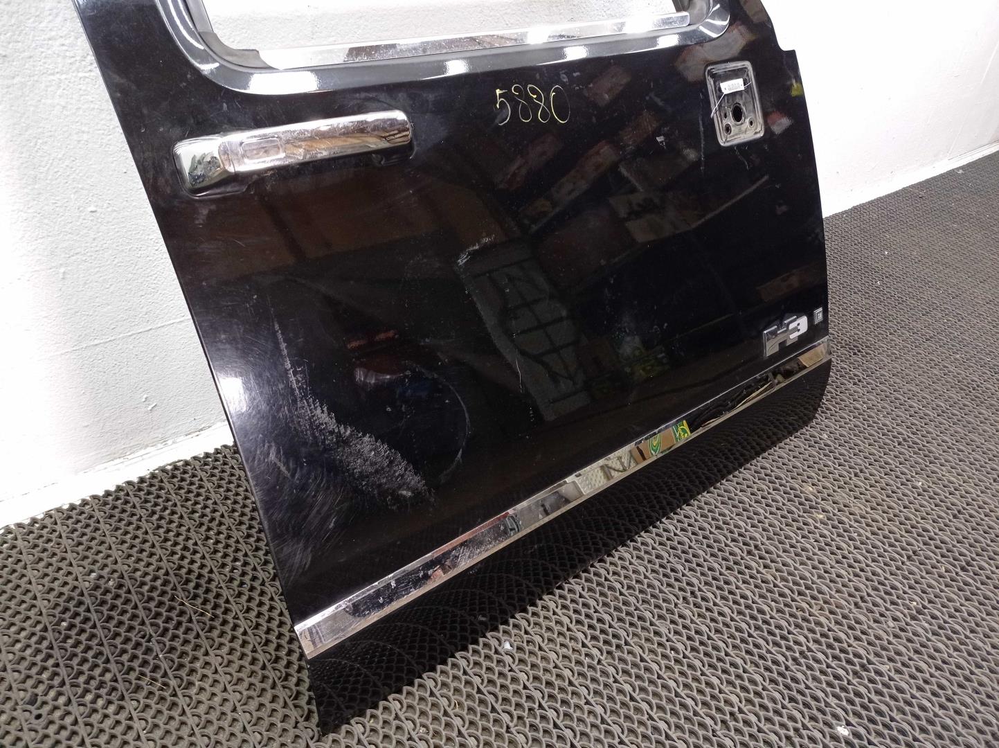 Петля двери передней