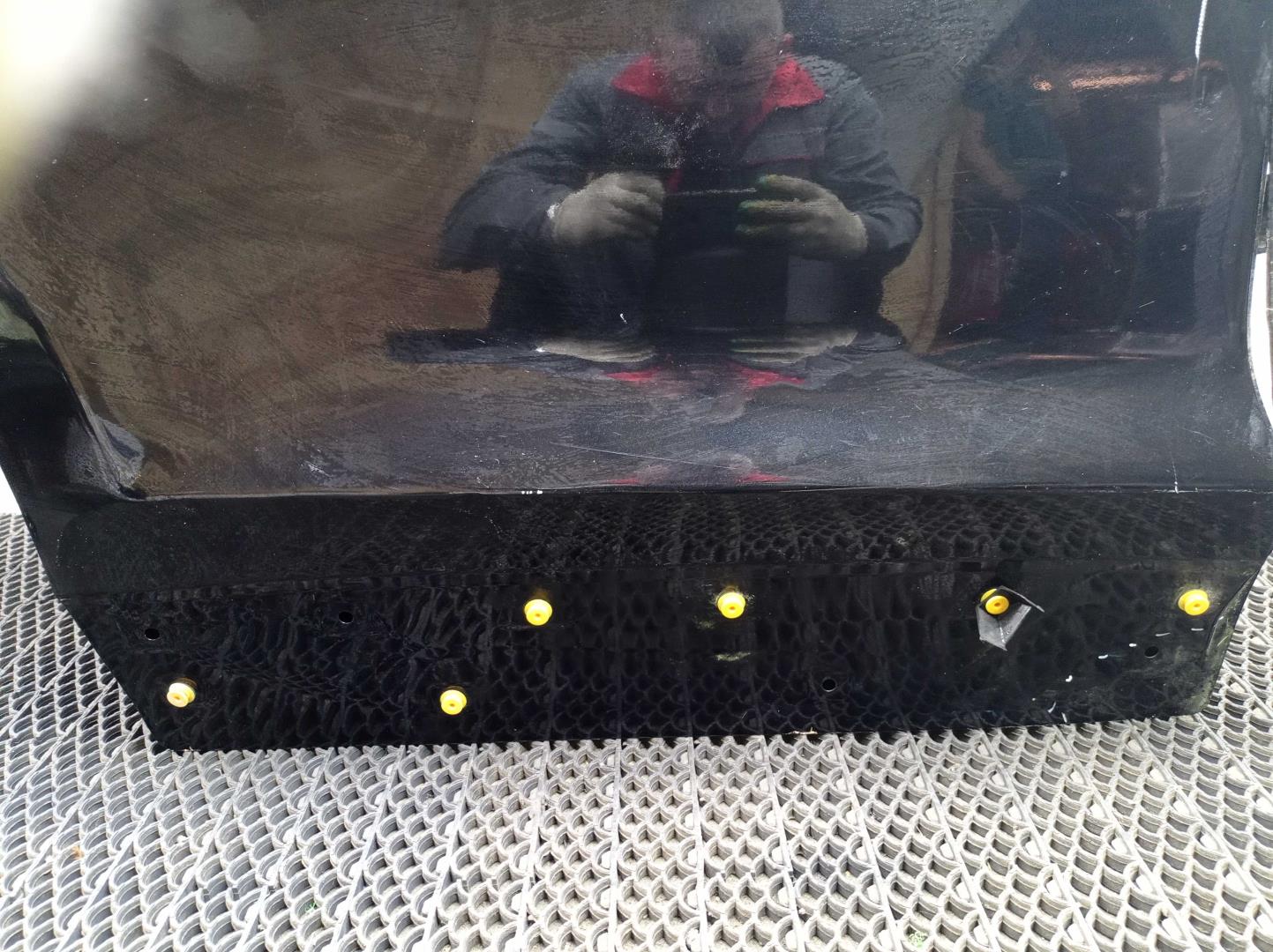 Стекло двери задней правой