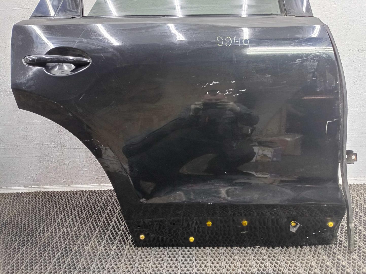 Стекло двери задней правой