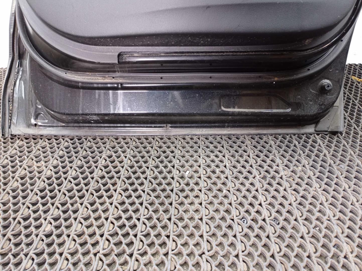 Стекло двери задней правой