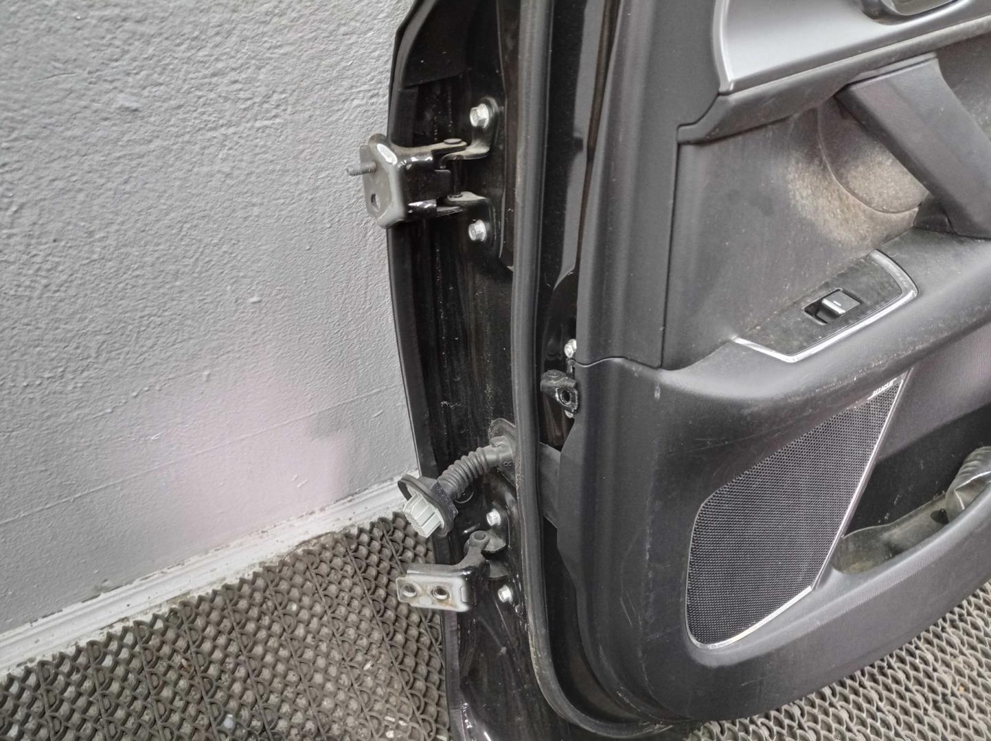 Шторка солнцезащитная