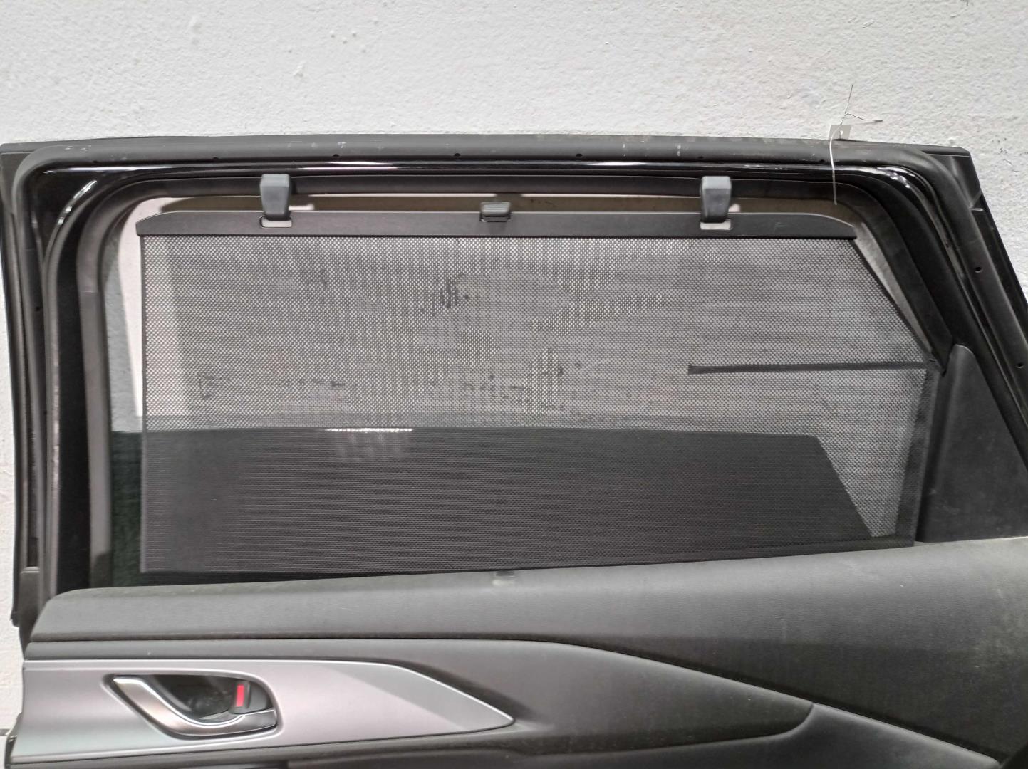 Шторка солнцезащитная