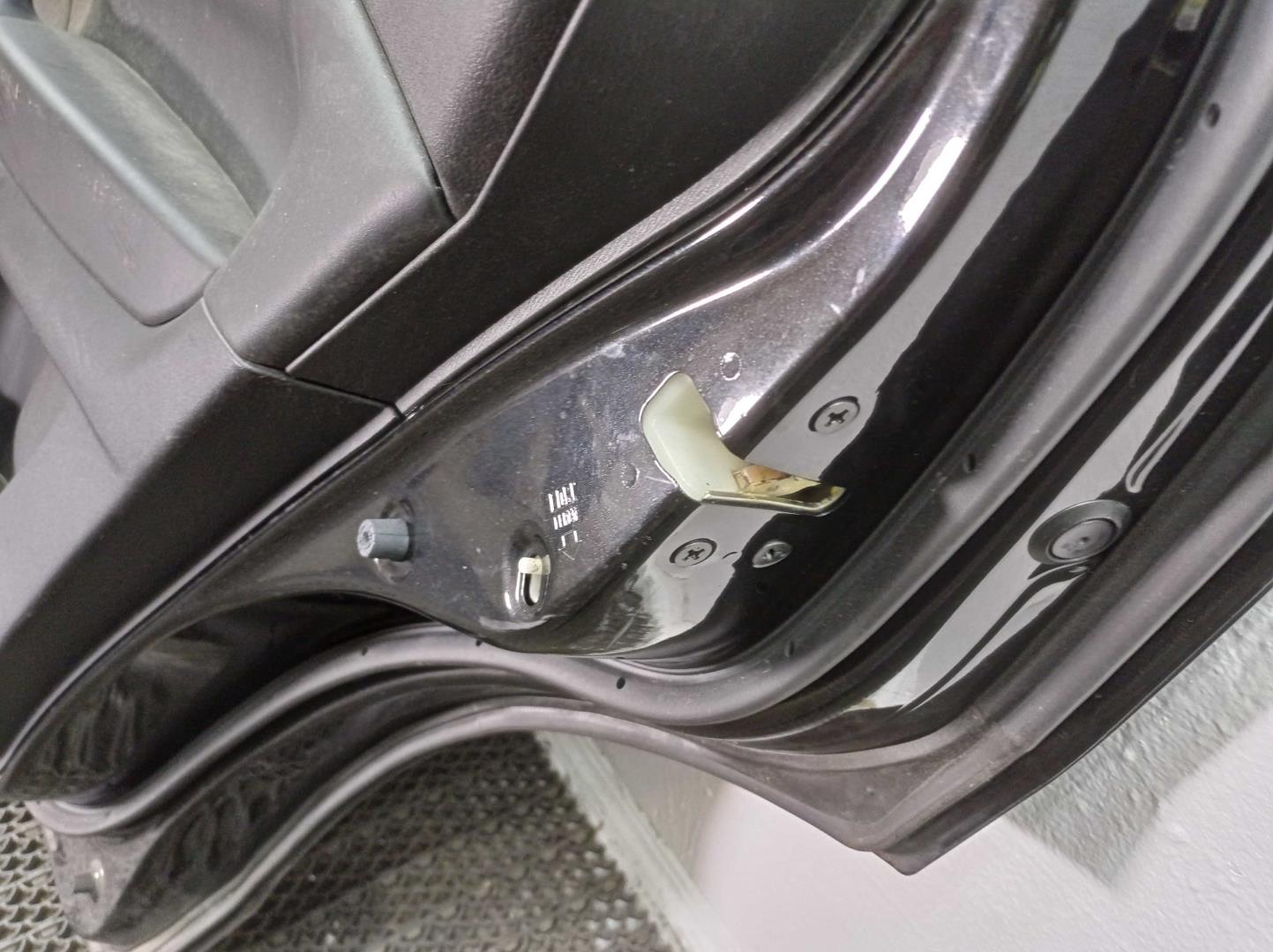 Шторка солнцезащитная