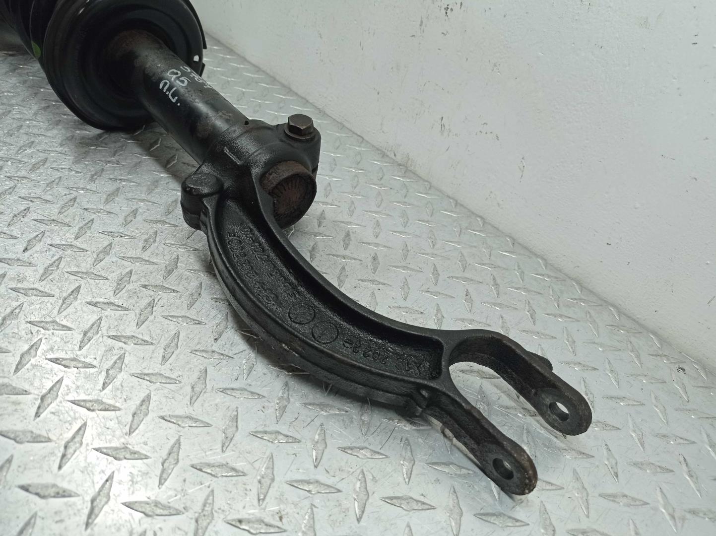 Амортизатор передний левый