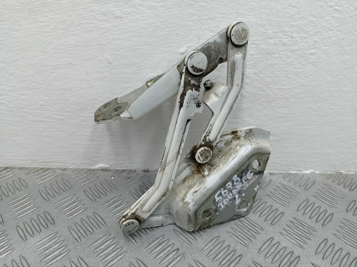 Петля капота левая