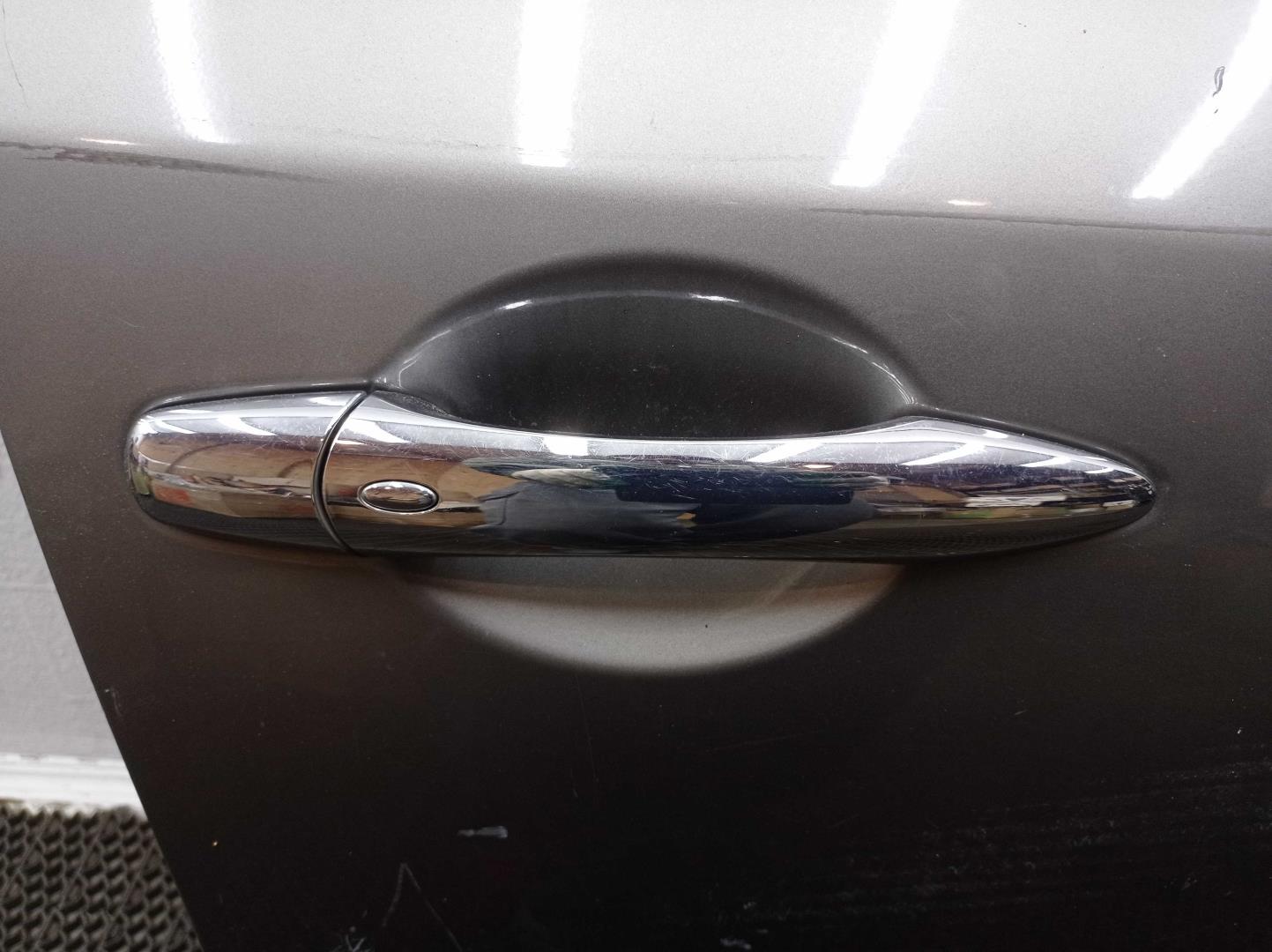 Стекло двери передней правой