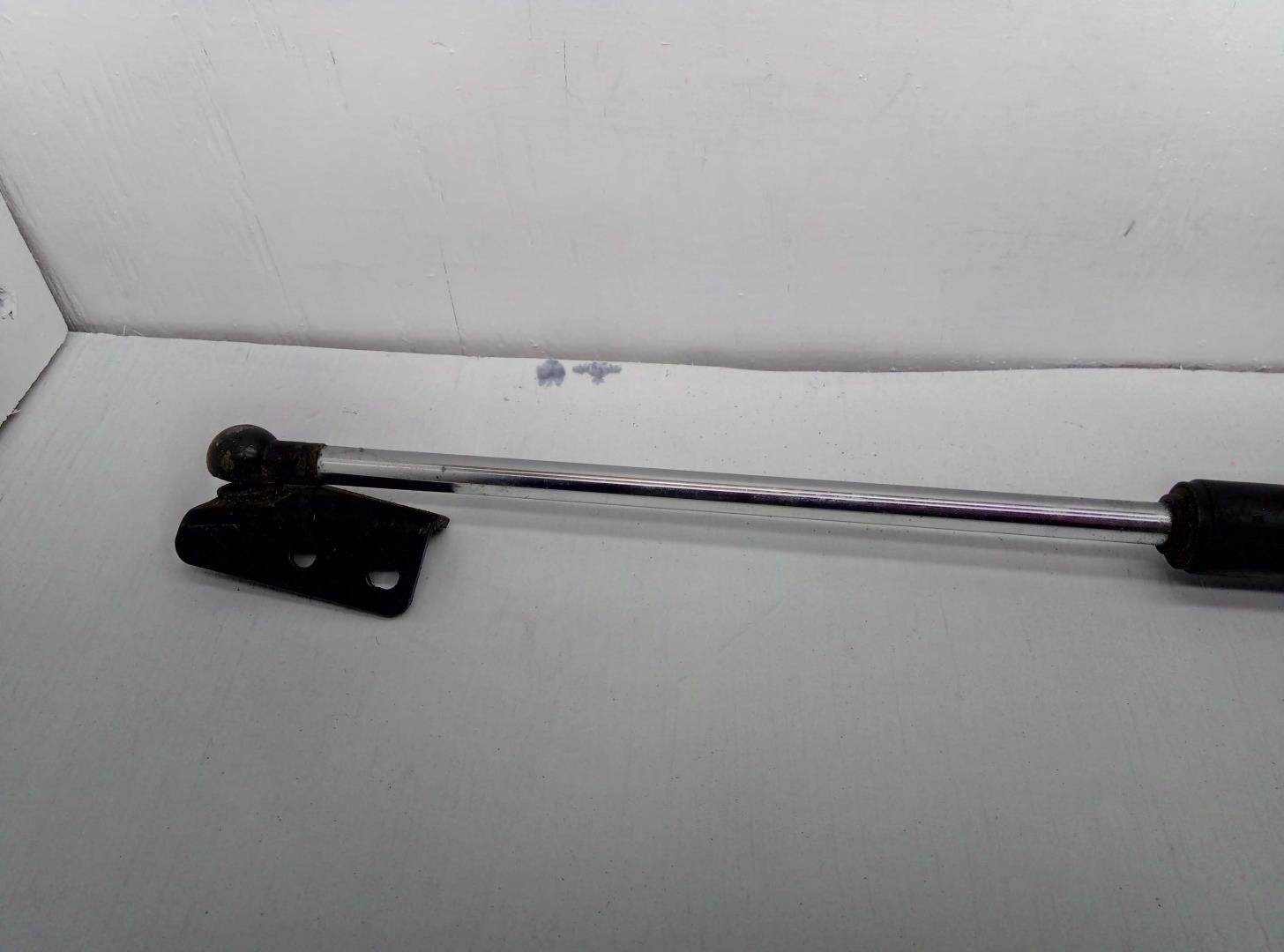 Амортизатор крышки багажника