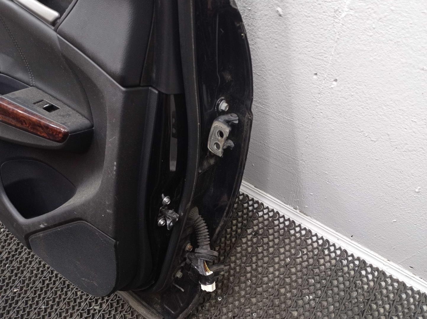 Стекло двери задней левой