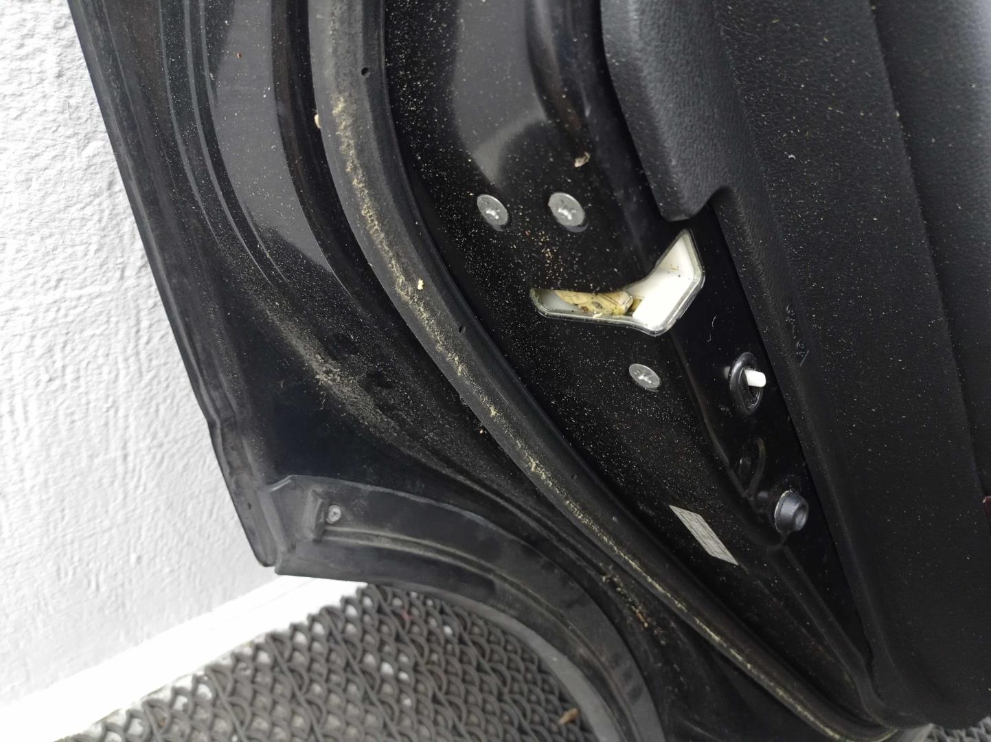 Стекло двери задней левой