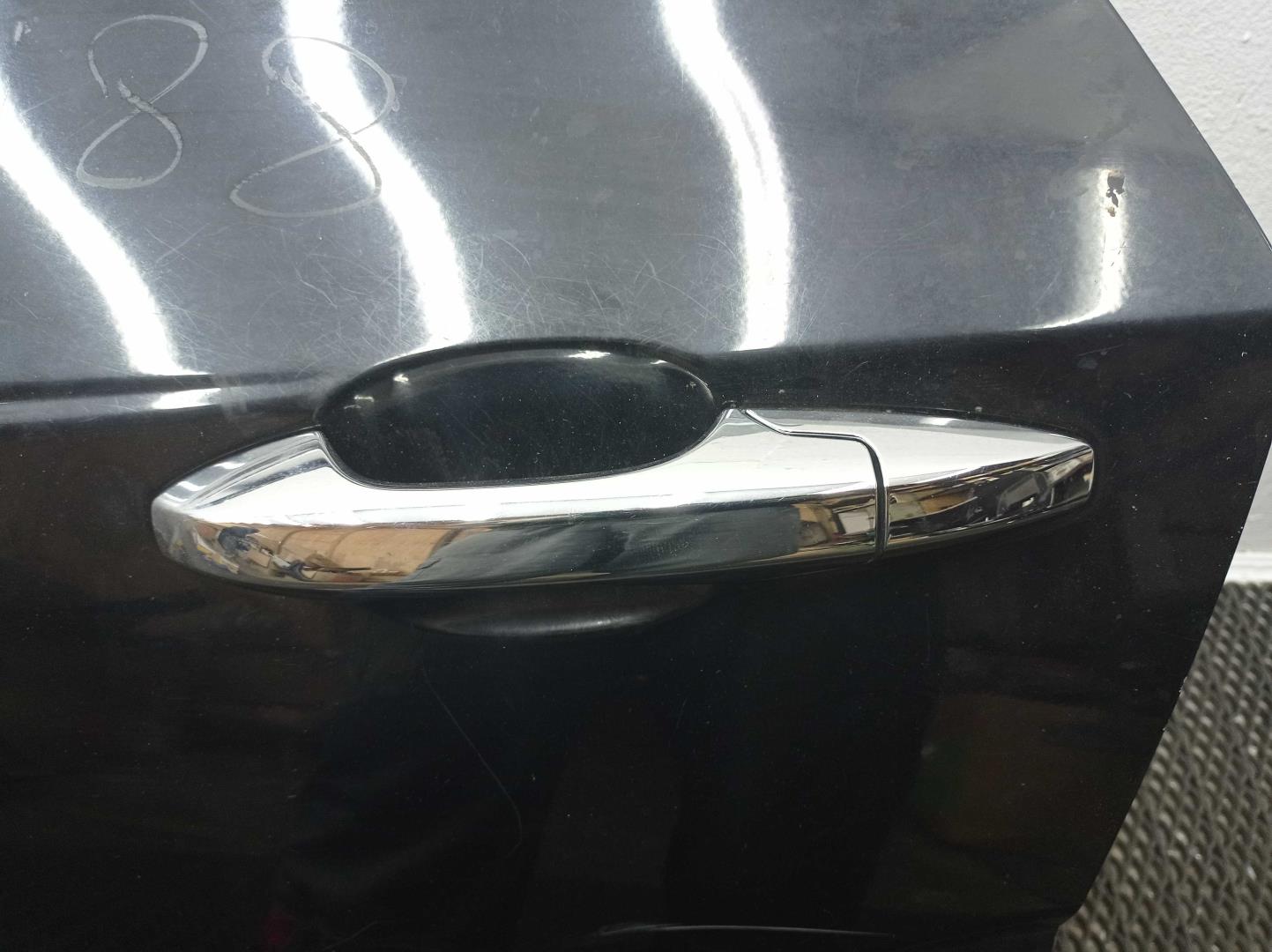 Стекло двери задней левой