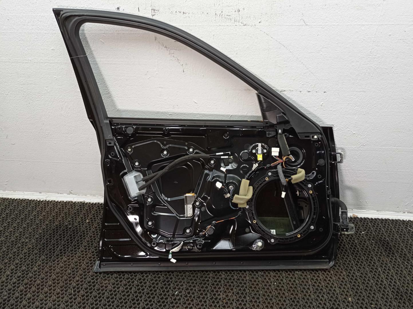 Дверь передняя левая