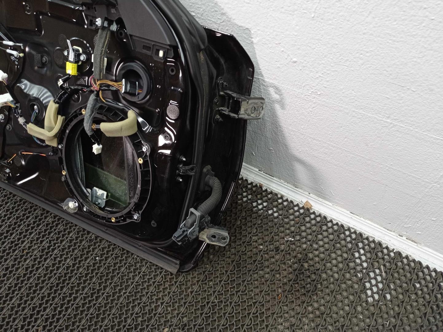 Дверь передняя левая