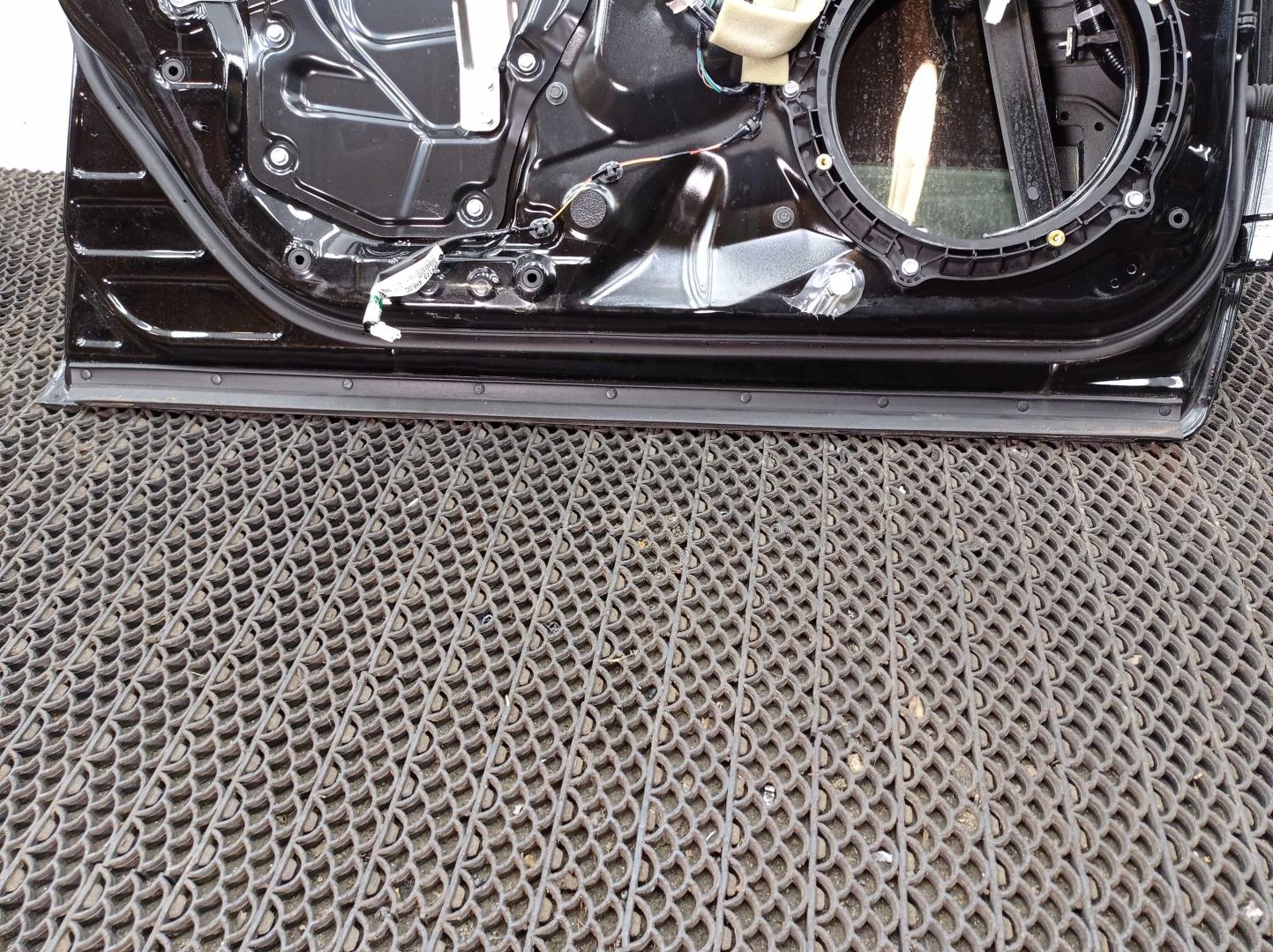 Дверь передняя левая