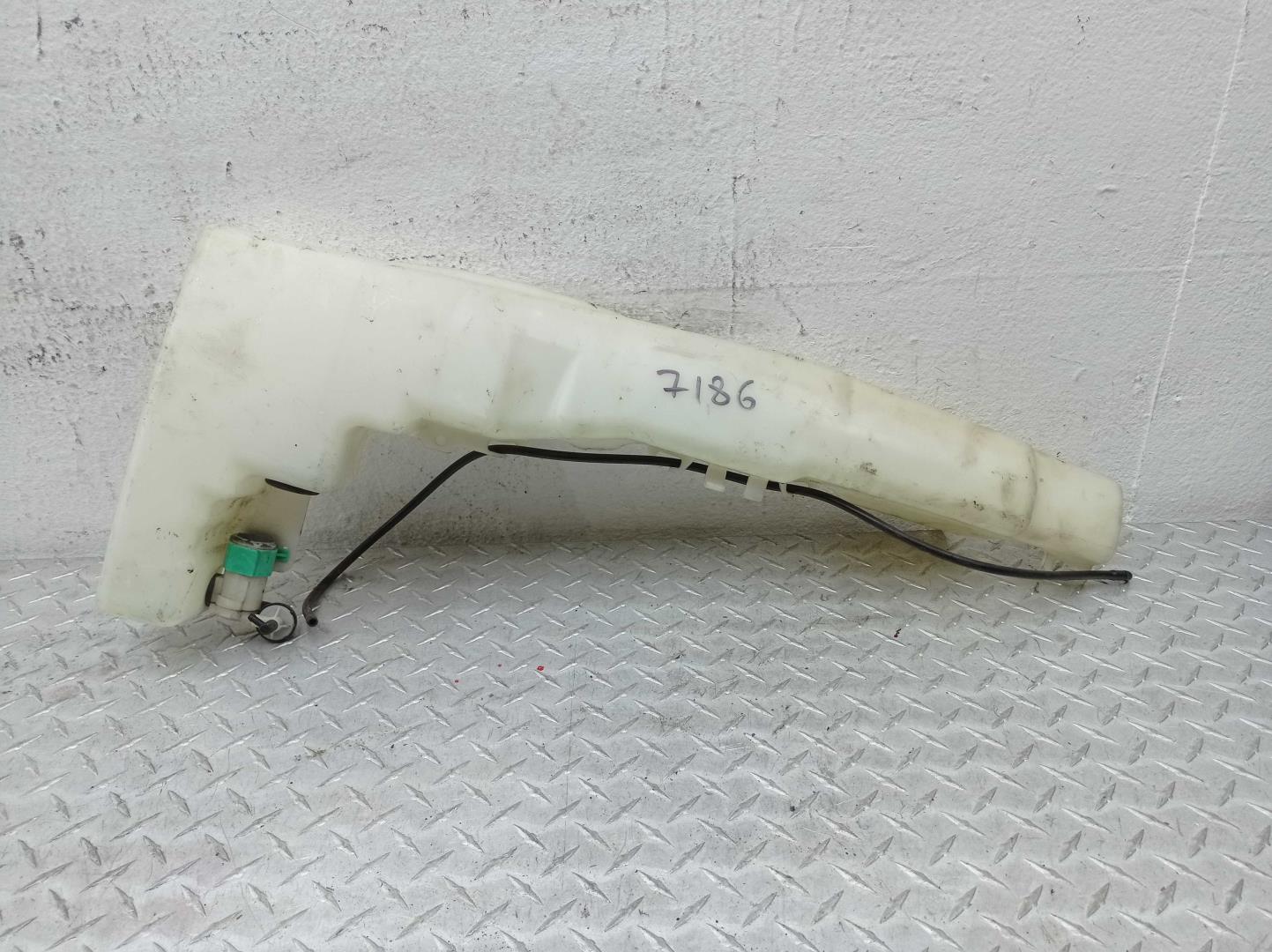 Бачок омывателя лобового стекла