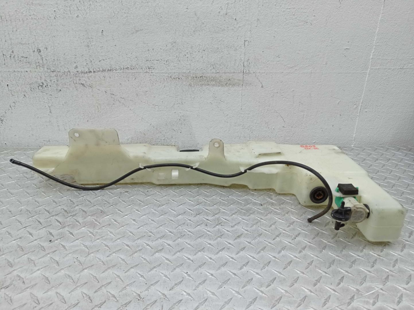 Бачок омывателя лобового стекла