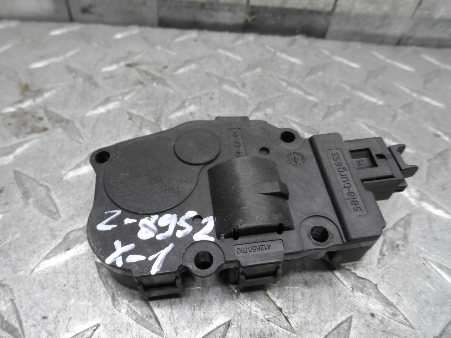 Моторчик заслонки печки