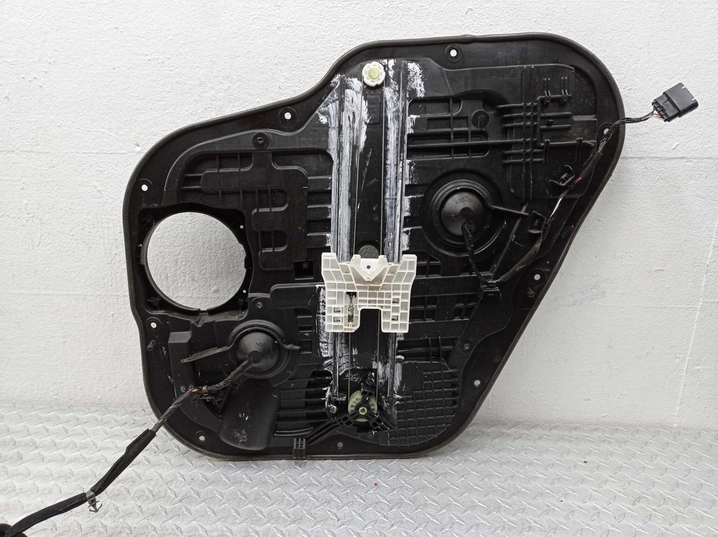 Стеклоподъемник электр. задний левый