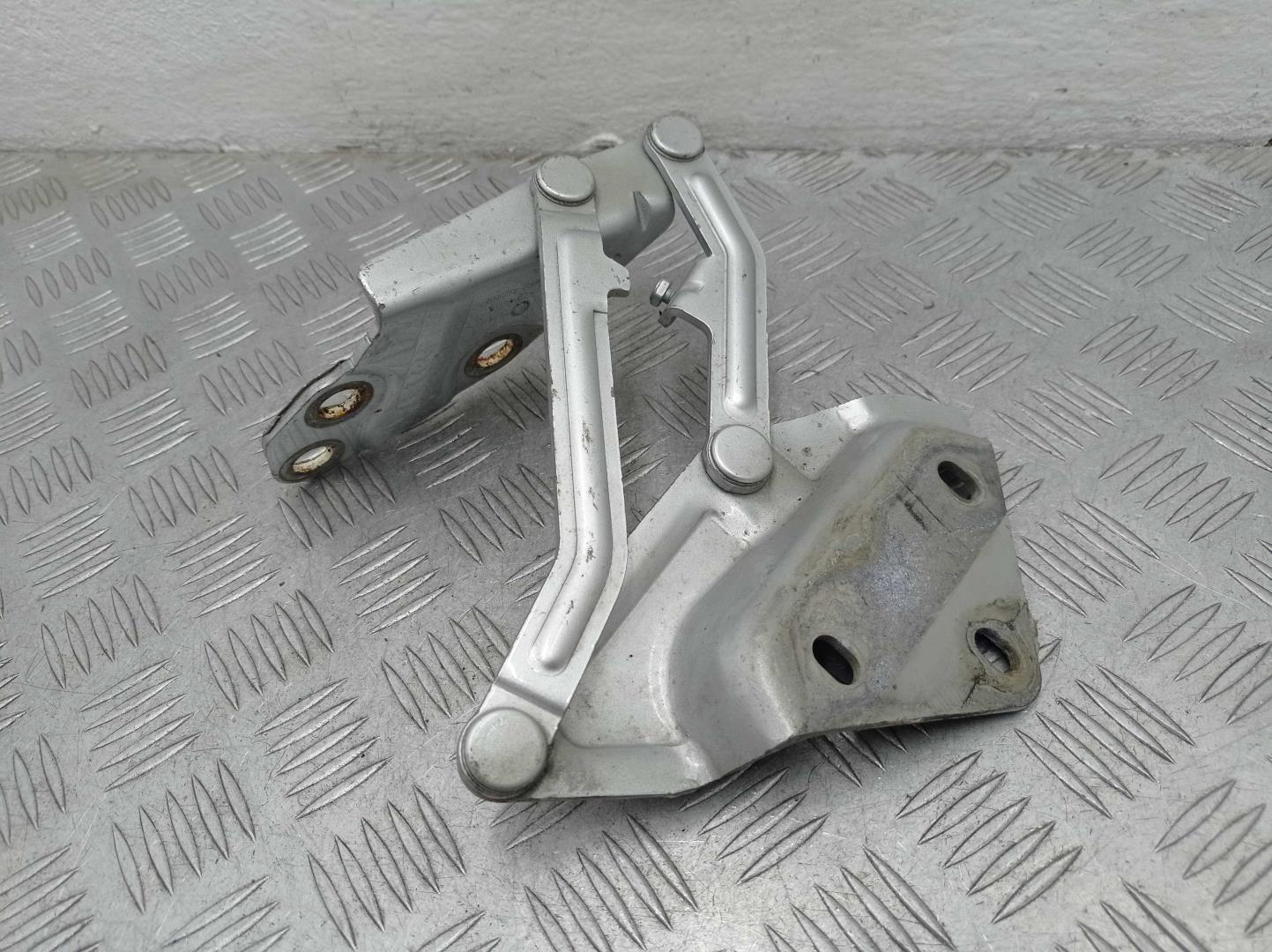 Петля капота левая