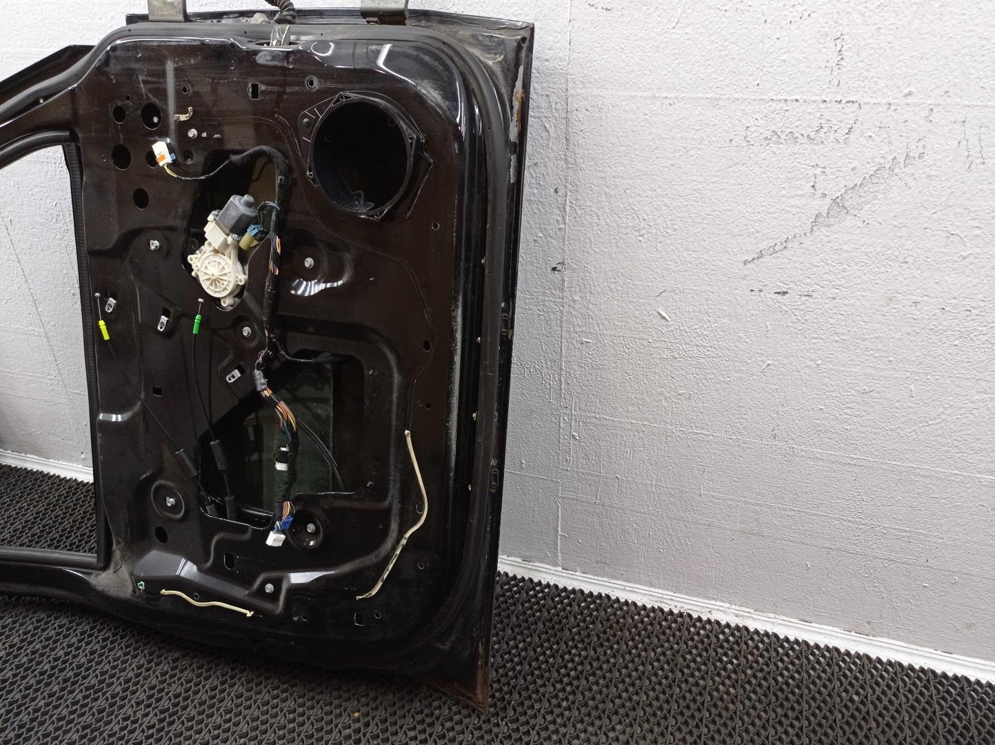 Дверь передняя левая