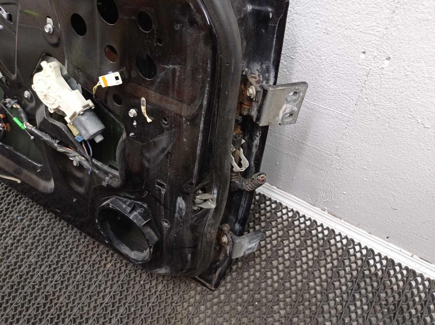 Дверь передняя левая