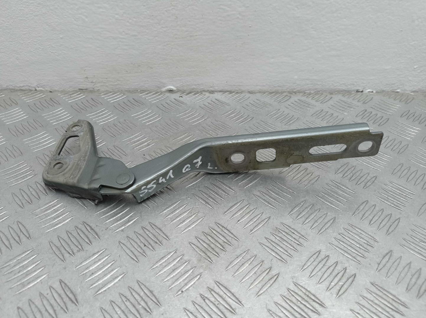 Петля капота левая