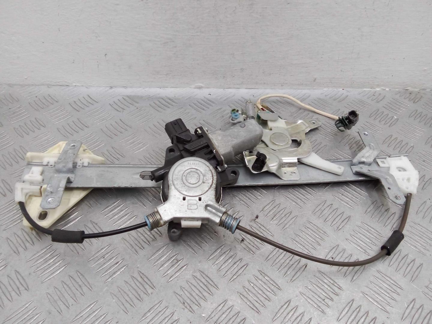 Стеклоподъемник электр. задний левый