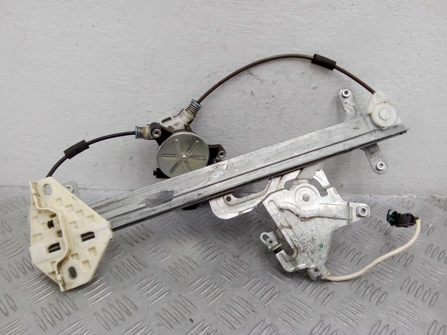 Стеклоподъемник электр. задний левый