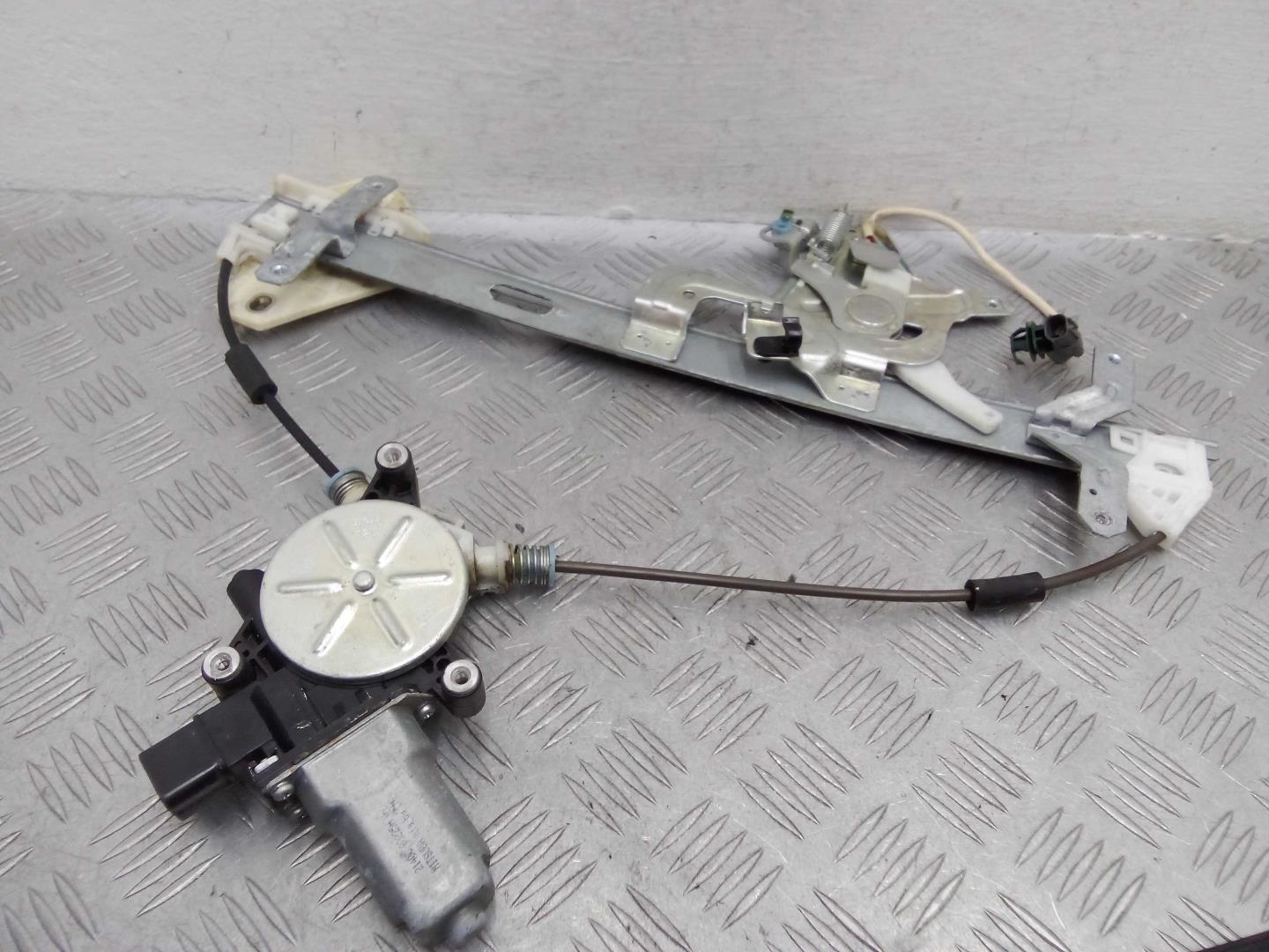 Стеклоподъемник электр. задний левый