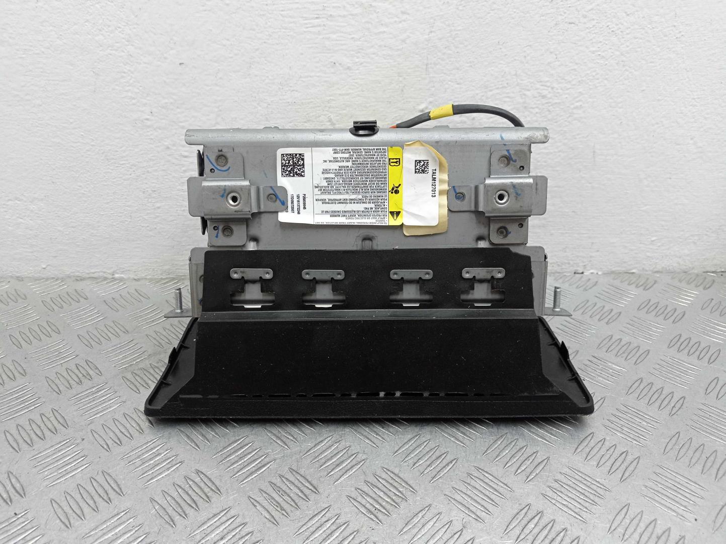 Подушка безопасности пассажирская (в торпедо)