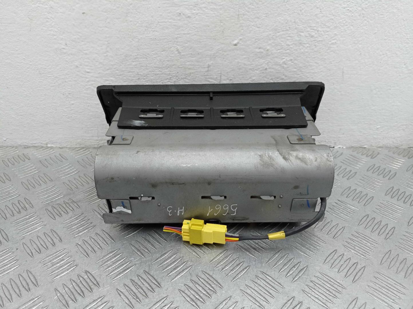 Подушка безопасности пассажирская (в торпедо)