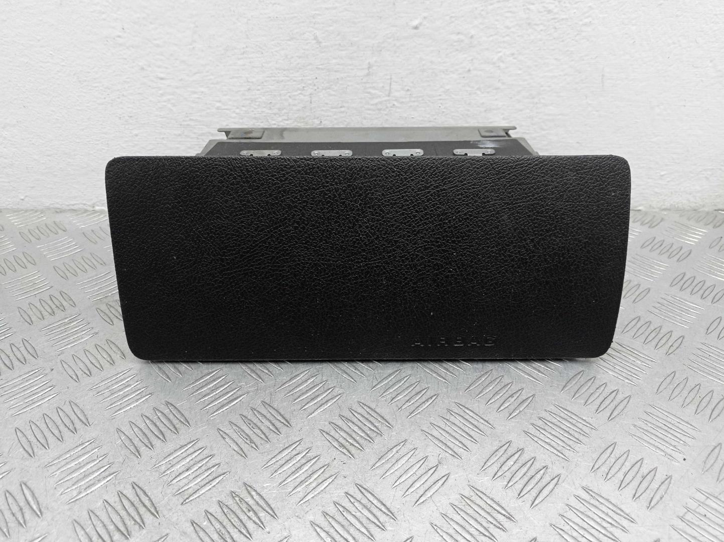 Подушка безопасности пассажирская (в торпедо)