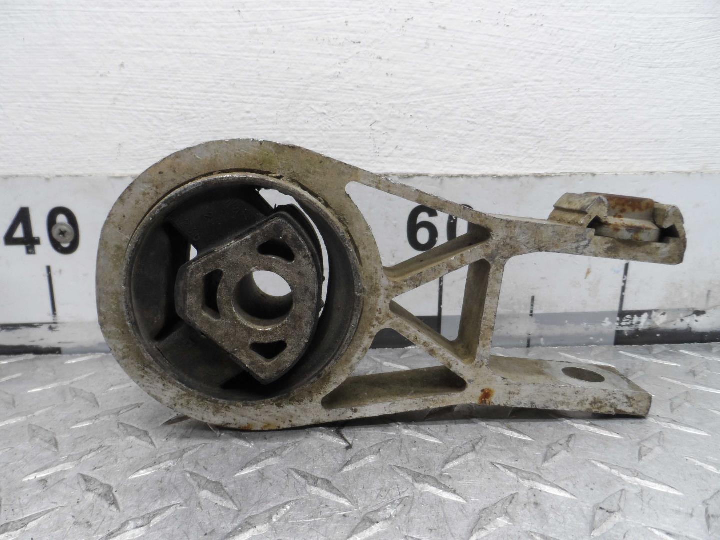 Опора двигателя