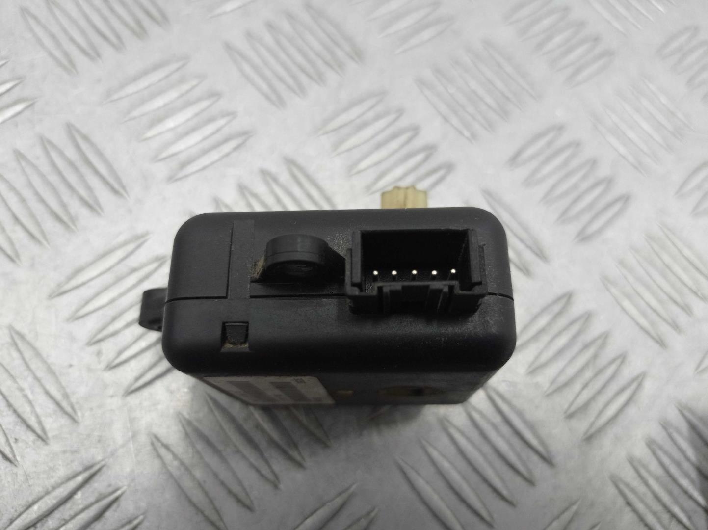 Моторчик заслонки печки