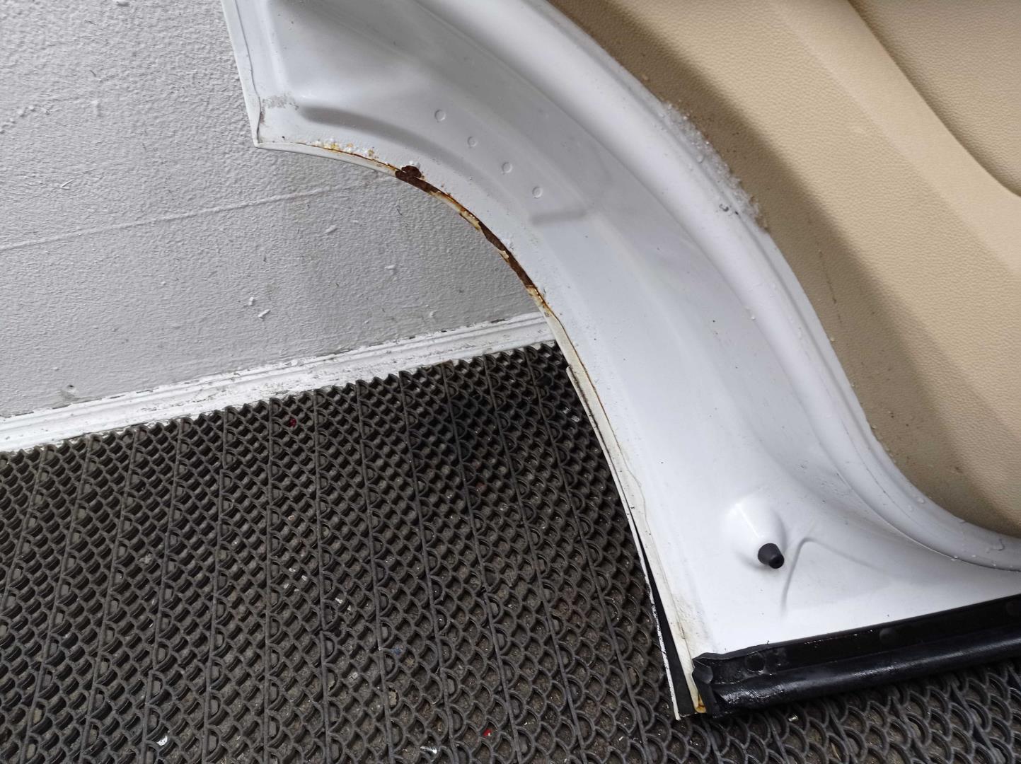 Замок двери задней левой